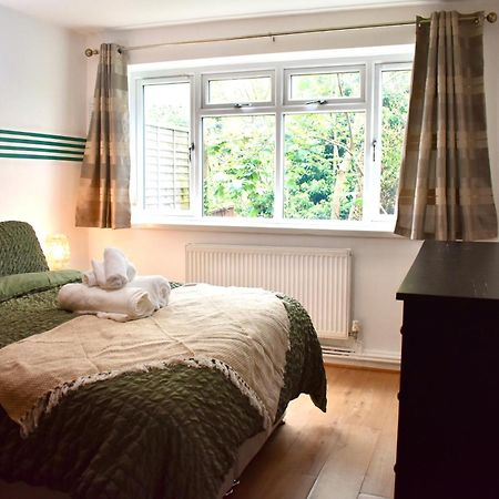Luxury 2 Bedroom Apartment, Parking, Few Minutes Walk From Wembley Stadium 런던 외부 사진