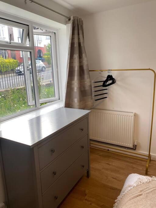 Luxury 2 Bedroom Apartment, Parking, Few Minutes Walk From Wembley Stadium 런던 외부 사진
