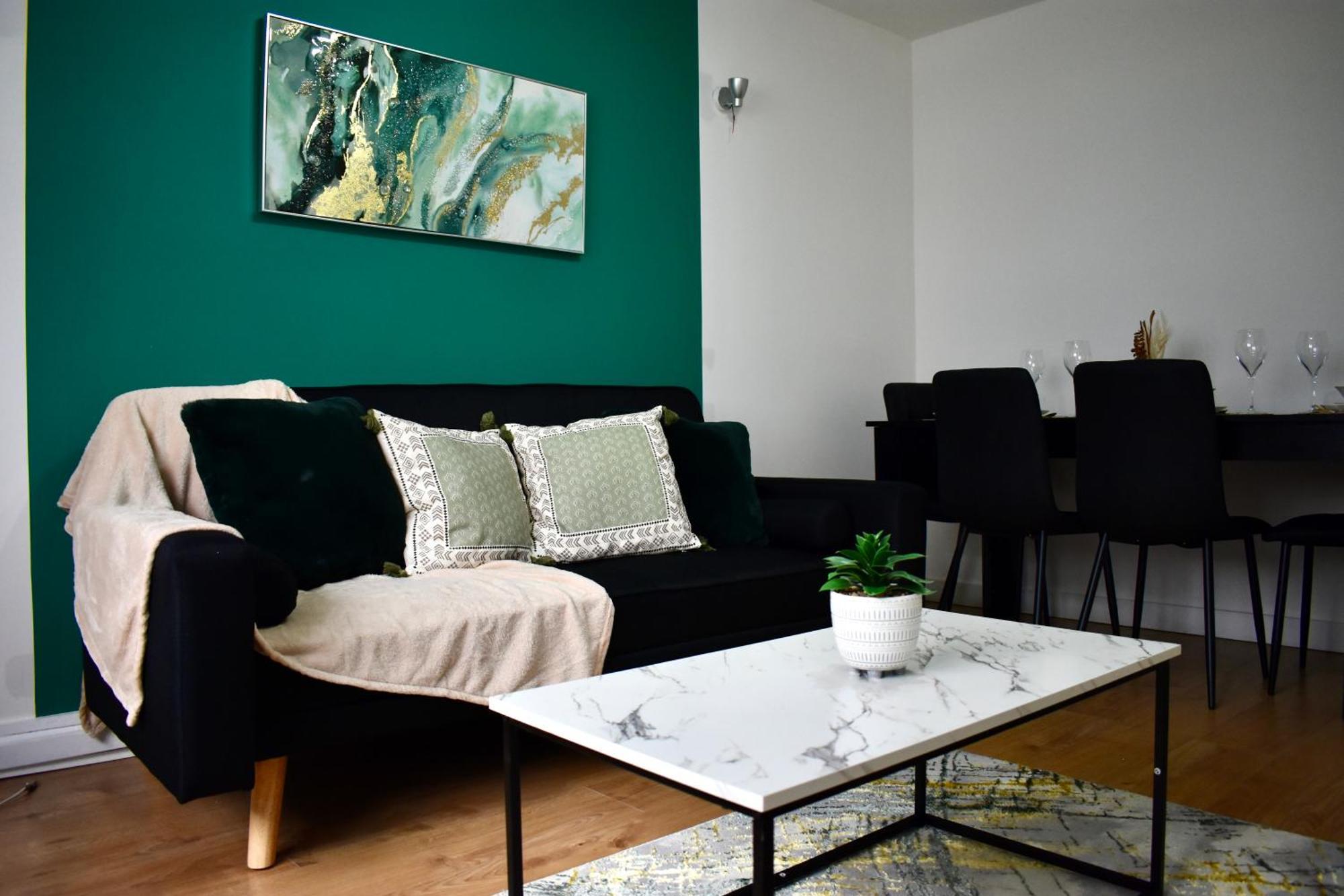 Luxury 2 Bedroom Apartment, Parking, Few Minutes Walk From Wembley Stadium 런던 외부 사진