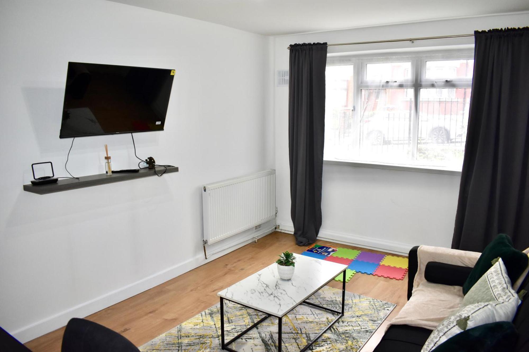 Luxury 2 Bedroom Apartment, Parking, Few Minutes Walk From Wembley Stadium 런던 외부 사진