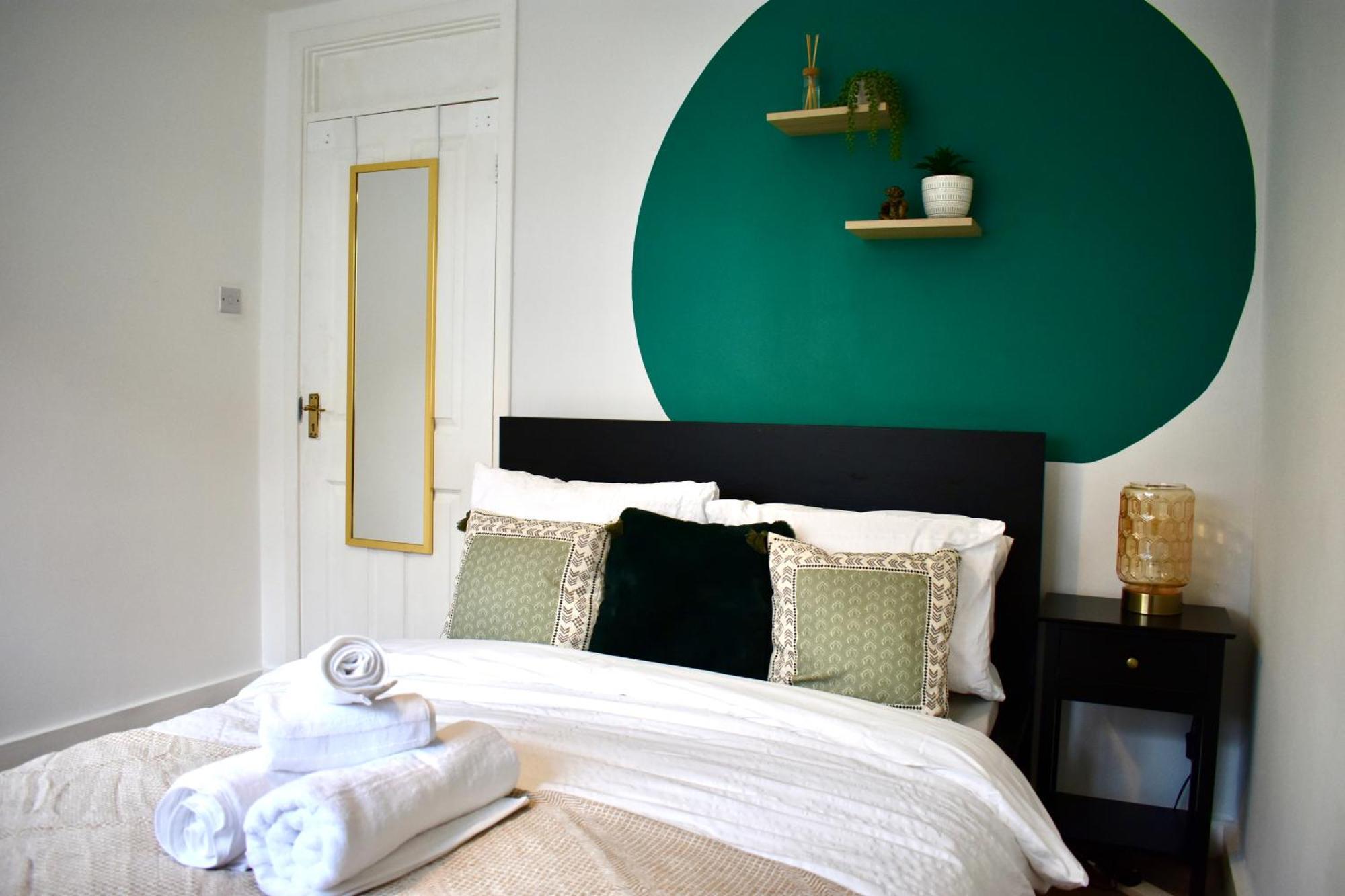 Luxury 2 Bedroom Apartment, Parking, Few Minutes Walk From Wembley Stadium 런던 외부 사진