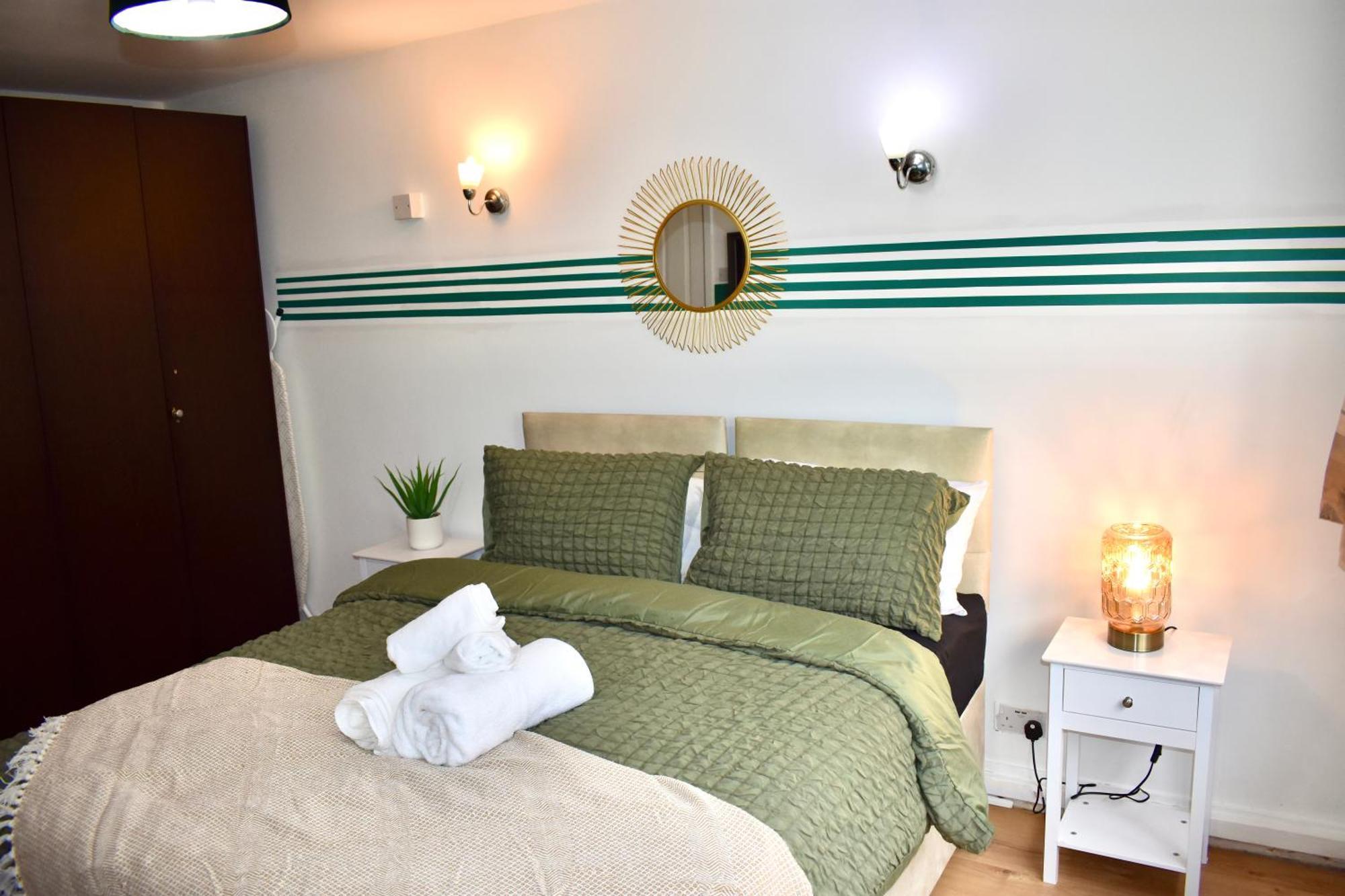 Luxury 2 Bedroom Apartment, Parking, Few Minutes Walk From Wembley Stadium 런던 외부 사진