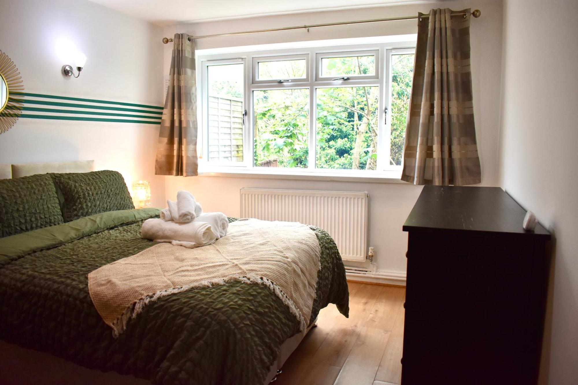 Luxury 2 Bedroom Apartment, Parking, Few Minutes Walk From Wembley Stadium 런던 외부 사진